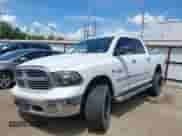 2013 Ram 1500 Big Horn z VIN 1C6RR7LT0DS550103, wystawiony jako IAAI lot #40230784 z przebiegiem 169 270 mil mil oraz . Historia ofert i sprzedaży dostępna na DreamBid. Obrazek 18.