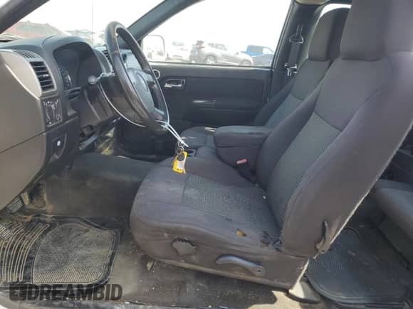 2012 Chevrolet Colorado Work Truck z VIN 1GCESBF96C8114771, wystawiony jako Copart lot #57145765 z przebiegiem 215 729 mil mil oraz Szkoda całkowita • Salvage title. Historia ofert i sprzedaży dostępna na DreamBid. Obrazek 7.