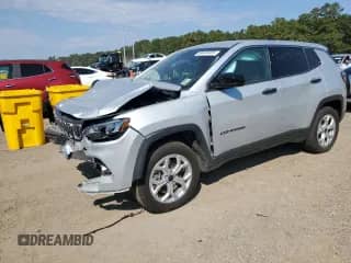 2025 Jeep Compass Sport z VIN 3C4NJDAN3ST526293, wystawiony jako Copart lot #84416455 z przebiegiem 16 699 mil mil oraz Szkoda całkowita • Salvage title. Historia ofert i sprzedaży dostępna na DreamBid. Obrazek 1.