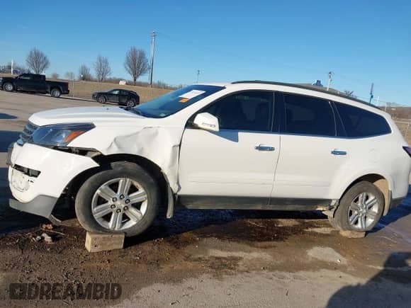 2013 Chevrolet Traverse LT z VIN 1GNKVJKD4DJ192000, wystawiony jako IAAI lot #41653233 z przebiegiem 249 929 mil mil oraz . Historia ofert i sprzedaży dostępna na DreamBid. Obrazek 15.