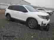 2025 Honda Passport TrailSport with VIN 5FNYF8H68SB015391, listed as a Copart auction lot 68041305 with 5,136 mi miles and Salvage title. Bid and sale history available at DreamBid. Image 4.