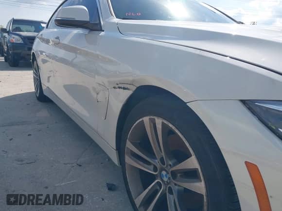 2019 BMW 4 Series 430i z VIN WBA4J1C5XKBM17254, wystawiony jako IAAI lot #43119456 z przebiegiem 41 914 mil mil oraz . Historia ofert i sprzedaży dostępna na DreamBid. Obrazek 17.