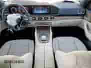 2025 Mercedes-Benz GLS 450 z VIN 4JGFF5KE1SB273109, wystawiony jako Copart lot #71516685 z przebiegiem 1 057 mil mil oraz Szkoda całkowita • Salvage title. Historia ofert i sprzedaży dostępna na DreamBid. Obrazek 8.