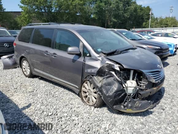 2012 Toyota Sienna XLE z VIN 5TDDK3DC2CS031561, wystawiony jako Copart lot #68356655 z przebiegiem 210 477 mil mil oraz Czysty tytuł • Clean title. Historia ofert i sprzedaży dostępna na DreamBid. Obrazek 4.