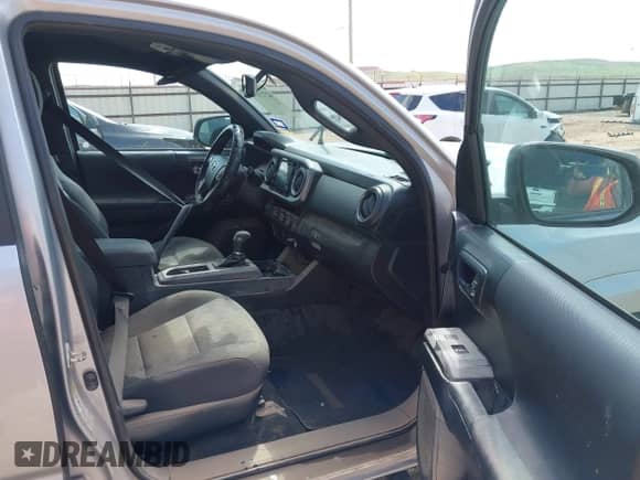 2016 Toyota Tacoma SR5 с VIN 5TFAZ5CN7GX014297, выставлен на аукционе IAAI как лот 42713156 с пробегом Не указан миль и . История ставок и продаж доступна на DreamBid. Изображение 5.
