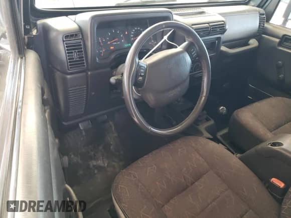 2002 Jeep Wrangler Sport z VIN 1J4FA49S22P715529, wystawiony jako Copart lot #89871905 z przebiegiem 133 220 mil mil oraz Szkoda całkowita • Salvage title. Historia ofert i sprzedaży dostępna na DreamBid. Obrazek 8.