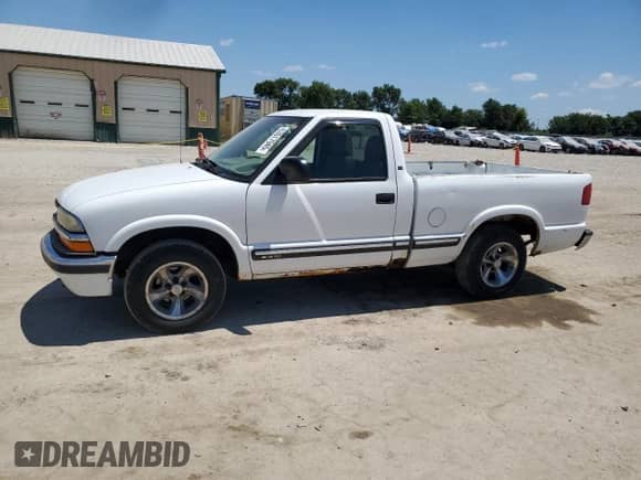 2003 Chevrolet S-10 LS with VIN 1GCCS14H638183617, listed as a Copart auction lot 63517945 with 178,611 mi miles and Clean title. Bid and sale history available at DreamBid. Image 1.