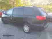 2010 Toyota Sienna CE z VIN 5TDKK4CC4AS296784, wystawiony jako IAAI lot #43375296 z przebiegiem 215 949 mil mil oraz . Historia ofert i sprzedaży dostępna na DreamBid. Obrazek 3.