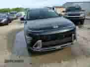 2024 Hyundai Kona Limited с VIN KM8HE3A33RU051539, выставлен на аукционе Copart как лот 56608975 с пробегом 19 968 миль миль и На запчасти • Non repairable. История ставок и продаж доступна на DreamBid. Изображение 14.