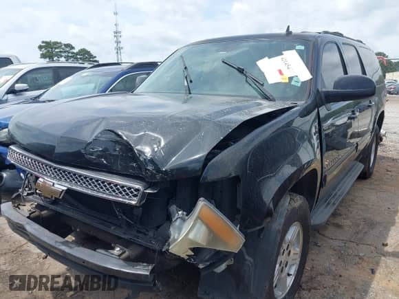 2010 Chevrolet Suburban LT z VIN 1GNUCJE06AR138587, wystawiony jako IAAI lot #42145484 z przebiegiem 283 318 mil mil oraz . Historia ofert i sprzedaży dostępna na DreamBid. Obrazek 6.