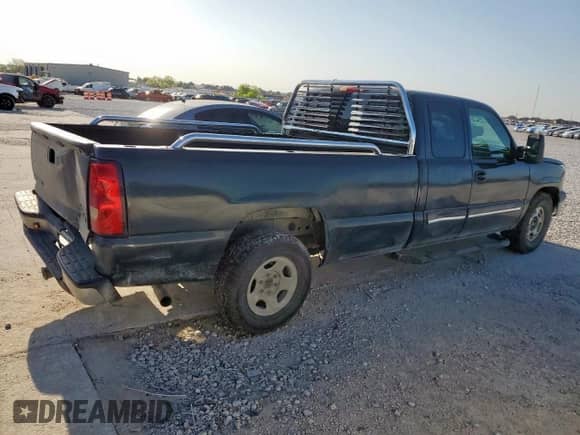 2003 Chevrolet Silverado 1500 LS z VIN 1GCEC19T13E204121, wystawiony jako Copart lot #52175085 z przebiegiem 249 193 mil mil oraz Szkoda całkowita • Salvage title. Historia ofert i sprzedaży dostępna na DreamBid. Obrazek 3.