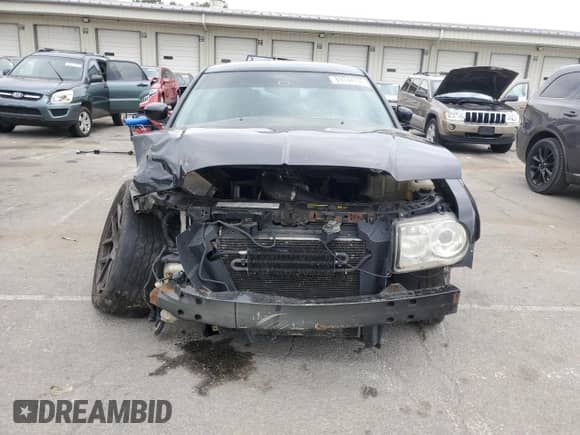 2006 Chrysler 300 C SRT-8 z VIN 2C3LA73W06H288324, wystawiony jako Copart lot #69744735 z przebiegiem 257 809 mil mil oraz Szkoda całkowita • Salvage title. Historia ofert i sprzedaży dostępna na DreamBid. Obrazek 5.