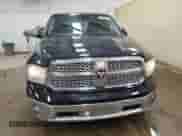 2014 Ram 1500 Laramie z VIN 1C6RR7NM0ES402167, wystawiony jako Copart lot #67562435 z przebiegiem 90 335 mil mil oraz Czysty tytuł • Clean title. Historia ofert i sprzedaży dostępna na DreamBid. Obrazek 5.
