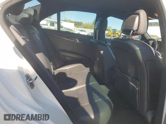 2011 Mercedes-Benz C 300 Sport z VIN WDDGF5EB3BF646210, wystawiony jako Copart lot #89438275 z przebiegiem 278 979 mil mil oraz Czysty tytuł • Clean title. Historia ofert i sprzedaży dostępna na DreamBid. Obrazek 10.