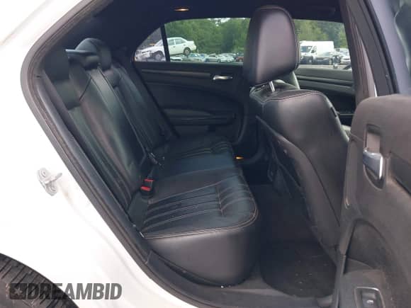 2016 Chrysler 300 S Alloy Edition z VIN 2C3CCABG5GH269464, wystawiony jako IAAI lot #42733499 z przebiegiem 137 056 mil mil oraz . Historia ofert i sprzedaży dostępna na DreamBid. Obrazek 8.