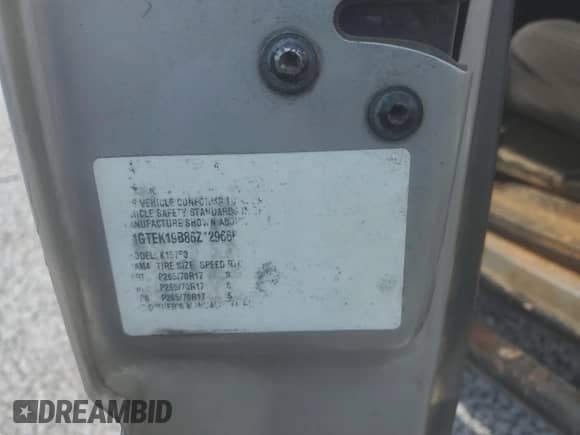 2006 GMC Sierra 1500 SLE1 with VIN 1GTEK19B86Z129666, listed as a Copart auction lot 62762165 with 299,192 mi miles and Salvage title. Bid and sale history available at DreamBid. Image 12.