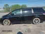 2011 Toyota Sienna SE с VIN 5TDXK3DC0BS045860, выставлен на аукционе IAAI как лот 42120173 с пробегом 285 091 миль миль и . История ставок и продаж доступна на DreamBid. Изображение 14.