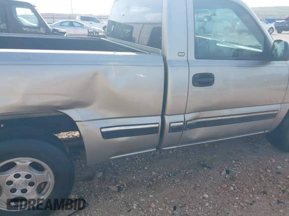 2000 Chevrolet Silverado 1500 LS with VIN 1GCEC14W2YZ179649, listed as a IAAI auction lot 42525015 with 284,859 mi miles and . Bid and sale history available at DreamBid. Image 18.
