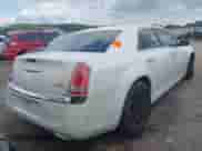 2011 Chrysler 300 C с VIN 2C3CA6CT9BH559813, выставлен на аукционе IAAI как лот 43121223 с пробегом 184 370 миль миль и . История ставок и продаж доступна на DreamBid. Изображение 4.