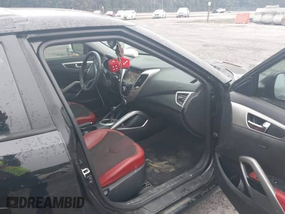 2012 Hyundai Veloster w/Black Int с VIN KMHTC6ADXCU035095, выставлен на аукционе IAAI как лот 43573317 с пробегом 139 502 миль миль и . История ставок и продаж доступна на DreamBid. Изображение 5.