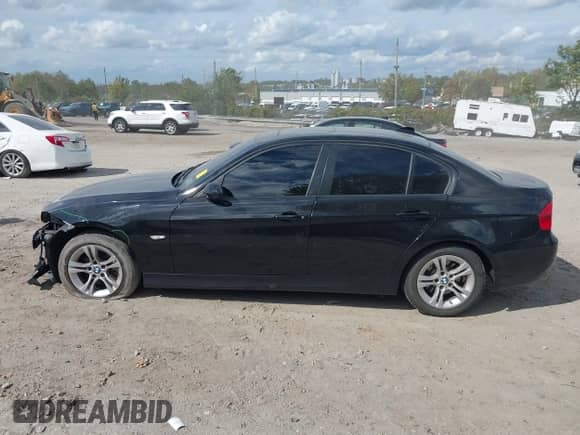 2008 BMW 3 Series 328xi z VIN WBAVC73528KX90928, wystawiony jako IAAI lot #43393868 z przebiegiem 140 042 mil mil oraz . Historia ofert i sprzedaży dostępna na DreamBid. Obrazek 14.