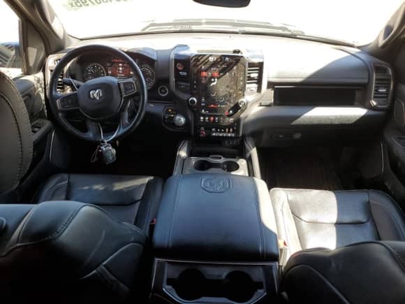 2020 Ram 1500 Rebel z VIN 1C6SRFLT0LN377370, wystawiony jako Copart lot #63436795 z przebiegiem 75 251 mil mil oraz Szkoda całkowita • Salvage title. Historia ofert i sprzedaży dostępna na DreamBid. Obrazek 8.