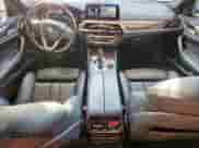 2017 BMW 5 Series 530i z VIN WBAJA5C3XHG897221, wystawiony jako Copart lot #62693665 z przebiegiem 82 392 mil mil oraz Czysty tytuł • Clean title. Historia ofert i sprzedaży dostępna na DreamBid. Obrazek 8.