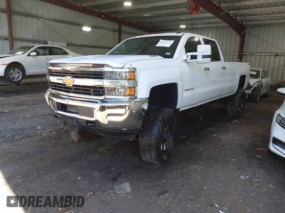 2015 Chevrolet Silverado 2500HD Work Truck с VIN 1GC1KUE88FF175767, выставлен на аукционе IAAI как лот 43463710 с пробегом 267 000 миль миль и . История ставок и продаж доступна на DreamBid. Изображение 18.