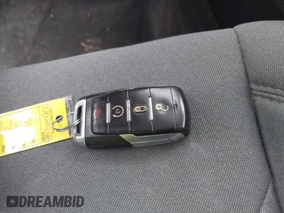 2020 Ram 1500 Big Horn z VIN 1C6RREBT0LN266926, wystawiony jako IAAI lot #41794173 z przebiegiem 126 043 mil mil oraz . Historia ofert i sprzedaży dostępna na DreamBid. Obrazek 11.