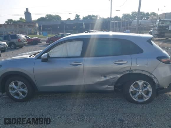 2025 Honda HR-V LX с VIN 3CZRZ1H34SM757365, выставлен на аукционе IAAI как лот 42985890 с пробегом 2 488 миль миль и . История ставок и продаж доступна на DreamBid. Изображение 14.