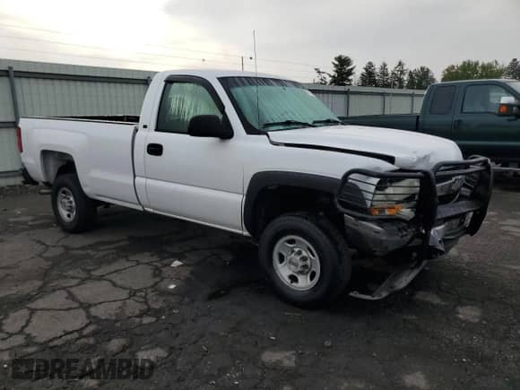 2002 Chevrolet Silverado 2500HD with VIN 1GBHC24UX2E195912, listed as a Copart auction lot 81722015 with 185,985 mi miles and Salvage title. Bid and sale history available at DreamBid. Image 4.