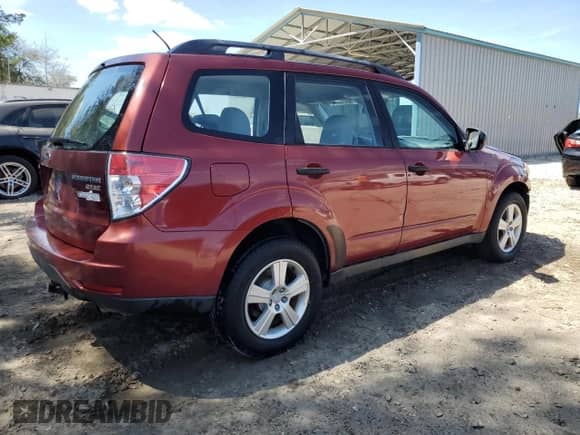 2011 Subaru Forester X z VIN JF2SHABC7BG746942, wystawiony jako Copart lot #50410895 z przebiegiem Nie podano mil oraz Szkoda całkowita • Salvage title. Historia ofert i sprzedaży dostępna na DreamBid. Obrazek 3.