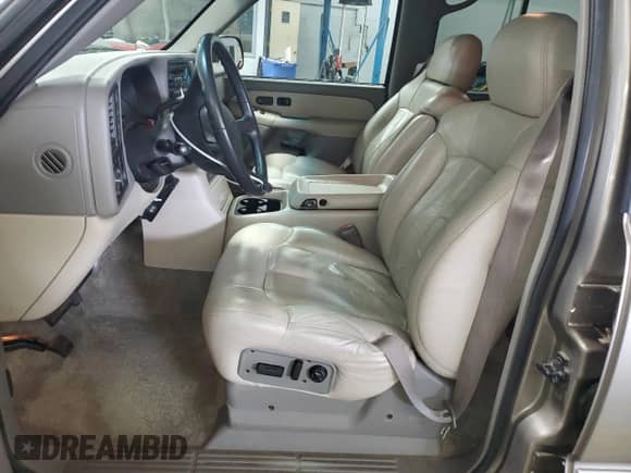 2000 Chevrolet Suburban LT с VIN 3GNFK16T9YG187961, выставлен на аукционе Copart как лот 70686795 с пробегом 131 864 миль миль и Списание • Salvage title. История ставок и продаж доступна на DreamBid. Изображение 7.