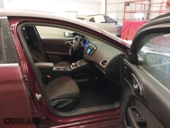 2017 Chrysler 200 Touring с VIN 1C3CCCFB6HN500195, выставлен на аукционе IAAI как лот 41391768 с пробегом 126 336 миль миль и . История ставок и продаж доступна на DreamBid. Изображение 5.