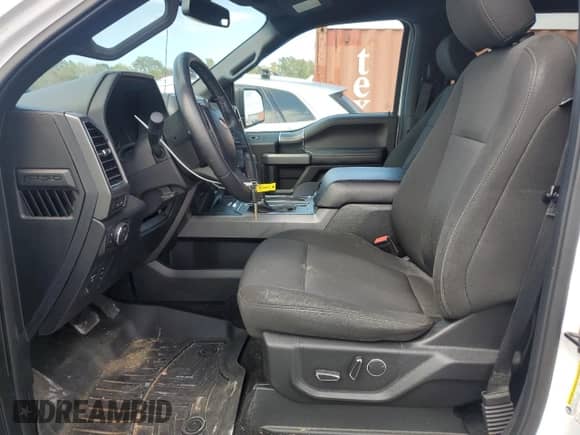 2018 Ford F-150 XL z VIN 1FTEW1CPXJFB19451, wystawiony jako Copart lot #85822755 z przebiegiem 135 801 mil mil oraz Szkoda całkowita • Salvage title. Historia ofert i sprzedaży dostępna na DreamBid. Obrazek 7.