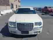 2007 Chrysler 300 C с VIN 2C3LA63H97H876106, выставлен на аукционе IAAI как лот 43046182 с пробегом 62 546 миль миль и . История ставок и продаж доступна на DreamBid. Изображение 12.