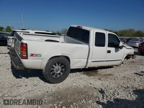 2005 GMC Sierra 1500 SLT z VIN 2GTEK19B451369935, wystawiony jako Copart lot #56320915 z przebiegiem 226 813 mil mil oraz Czysty tytuł • Clean title. Historia ofert i sprzedaży dostępna na DreamBid. Obrazek 3.