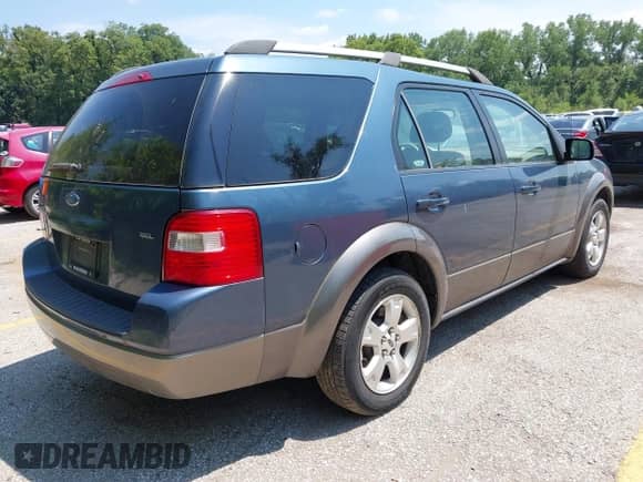 2005 Ford Freestyle SEL with VIN 1FMZK021X5GA44119, listed as a IAAI auction lot 42906391 with 130,032 mi miles and . Bid and sale history available at DreamBid. Image 4.