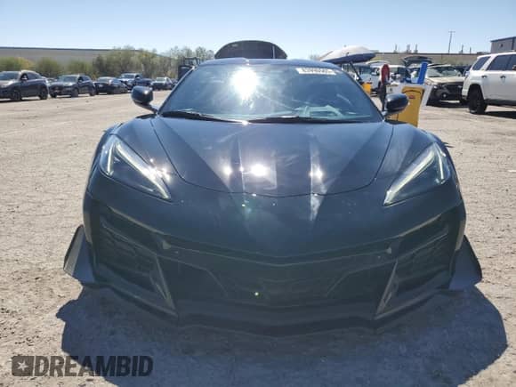 2025 Chevrolet Corvette 3LZ z VIN 1G1YF2D36S5602918, wystawiony jako Copart lot #83990565 z przebiegiem 13 045 mil mil oraz Szkoda całkowita • Salvage title. Historia ofert i sprzedaży dostępna na DreamBid. Obrazek 5.