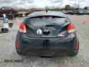 2013 Hyundai Veloster w/Black Int z VIN KMHTC6AD7DU138072, wystawiony jako Copart lot #90821765 z przebiegiem 123 633 mil mil oraz Czysty tytuł • Clean title. Historia ofert i sprzedaży dostępna na DreamBid. Obrazek 6.