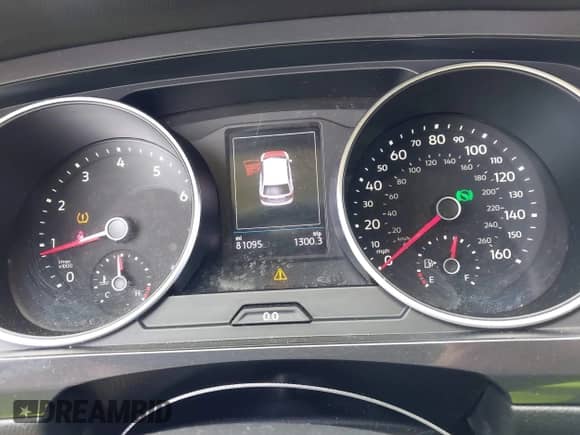 2018 Volkswagen Tiguan S с VIN 3VV1B7AX0JM104698, выставлен на аукционе IAAI как лот 42873240 с пробегом 81 095 миль миль и . История ставок и продаж доступна на DreamBid. Изображение 7.