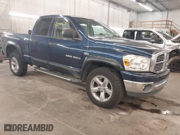 2007 Dodge 1500 SLT z VIN 1D7HU18287J511596, wystawiony jako IAAI lot #43215352 z przebiegiem 202 989 mil mil oraz . Historia ofert i sprzedaży dostępna na DreamBid. Obrazek 1.