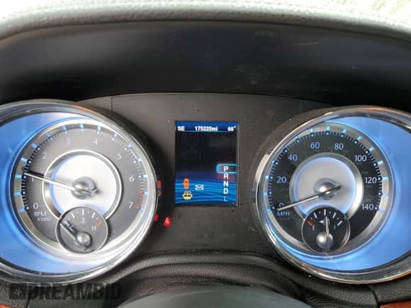 2014 Chrysler 300 z VIN 2C3CCARG2EH276603, wystawiony jako Copart lot #85109795 z przebiegiem 175 225 mil mil oraz Szkoda całkowita • Salvage title. Historia ofert i sprzedaży dostępna na DreamBid. Obrazek 9.