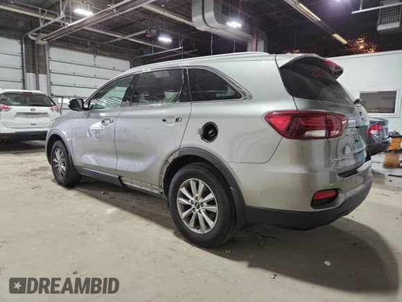 2019 Kia Sorento L z VIN 5XYPG4A3XKG525347, wystawiony jako Copart lot #84659405 z przebiegiem 99 005 mil mil oraz Szkoda całkowita • Salvage title. Historia ofert i sprzedaży dostępna na DreamBid. Obrazek 2.