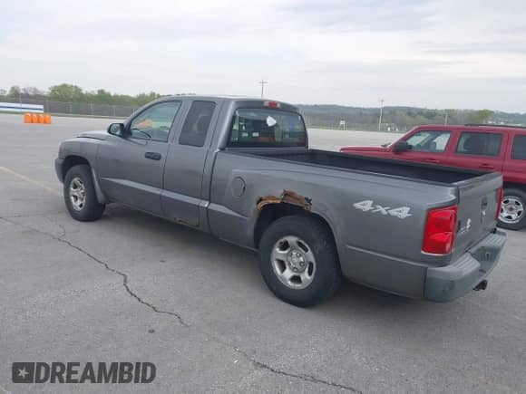 2005 Dodge Dakota ST with VIN 1D7HW22K05S207727, listed as a IAAI auction lot 42046002 with 255,669 mi miles and . Bid and sale history available at DreamBid. Image 3.