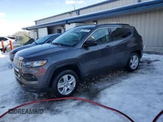 2022 Jeep Compass Altitude с VIN 3C4NJDBB0NT150659, выставлен на аукционе Copart как лот 43028135 с пробегом 65 535 миль миль и Списание • Salvage title. История ставок и продаж доступна на DreamBid. Изображение 1.