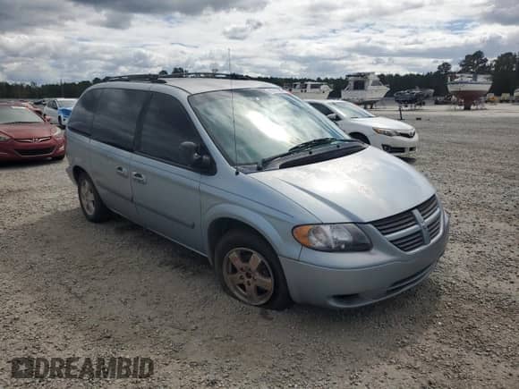 2006 Dodge Caravan SXT with VIN 1D4GP45R86B501601, listed as a Copart auction lot 85297395 with 277,282 mi miles and Salvage title. Bid and sale history available at DreamBid. Image 4.