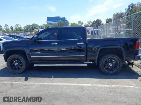 2018 GMC Sierra 1500 SLT z VIN 3GTP1NEC7JG112934, wystawiony jako IAAI lot #43055845 z przebiegiem 104 152 mil mil oraz . Historia ofert i sprzedaży dostępna na DreamBid. Obrazek 15.