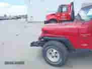 1998 Jeep Wrangler Sport z VIN 1J4FY19S6WP780710, wystawiony jako IAAI lot #43029249 z przebiegiem 205 060 mil mil oraz . Historia ofert i sprzedaży dostępna na DreamBid. Obrazek 6.