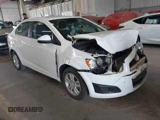 2014 Chevrolet Sonic LT z VIN 1G1JC5SB6E4146872, wystawiony jako IAAI lot #42595603 z przebiegiem 139 772 mil mil oraz . Historia ofert i sprzedaży dostępna na DreamBid. Obrazek 1.